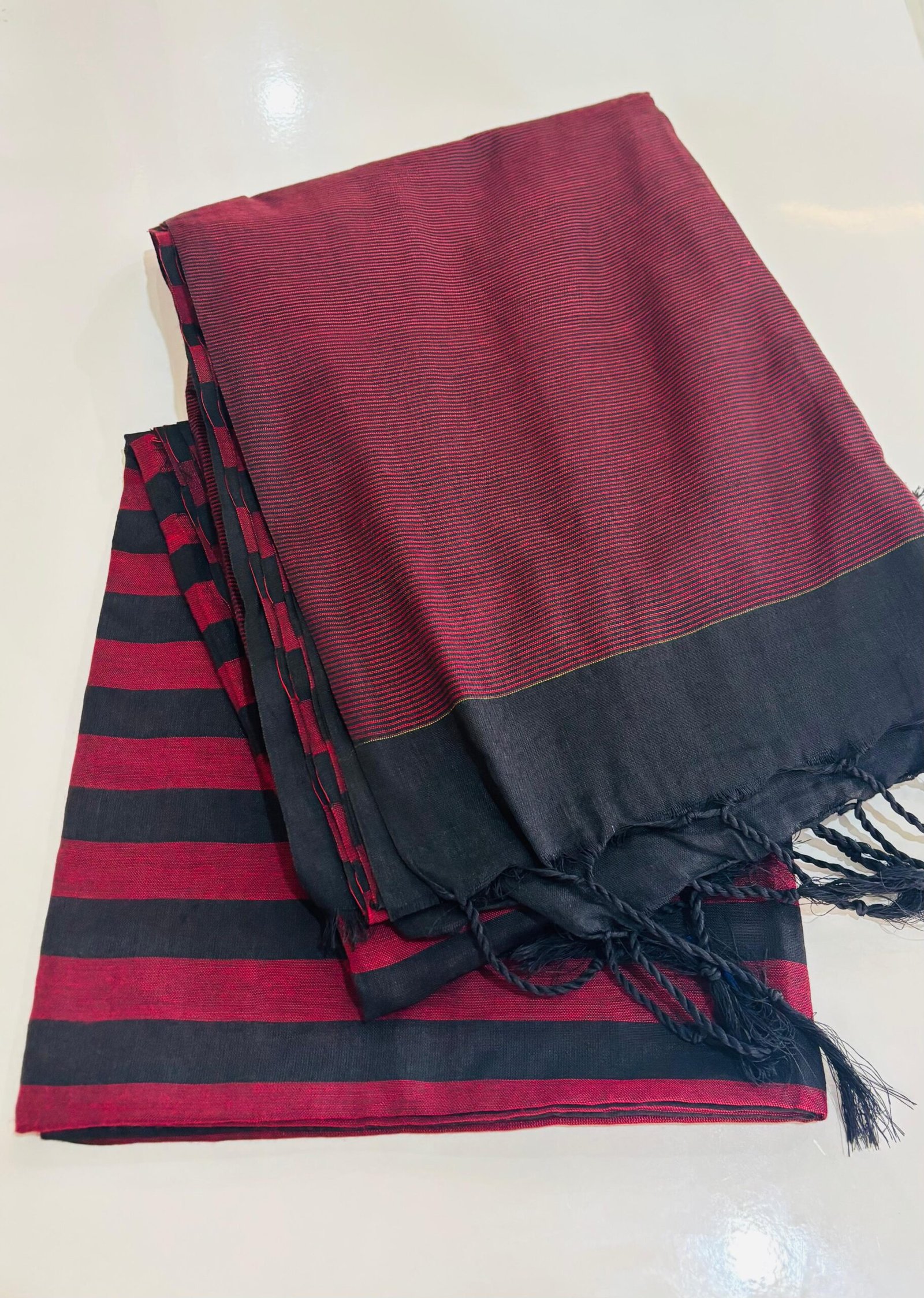 Black and Red Jute Cotton Saree – Borderless Striped Pattern with Elegant Finish - Image 2