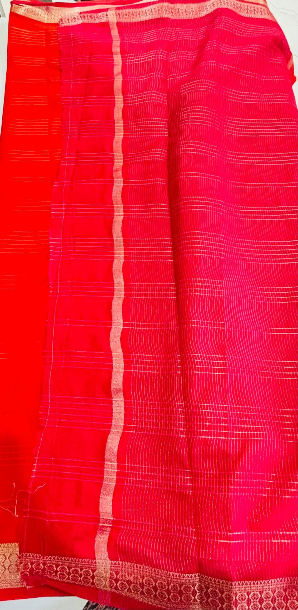 Elegant Red Crepe Silk Saree with Rich Zari Design - Image 2