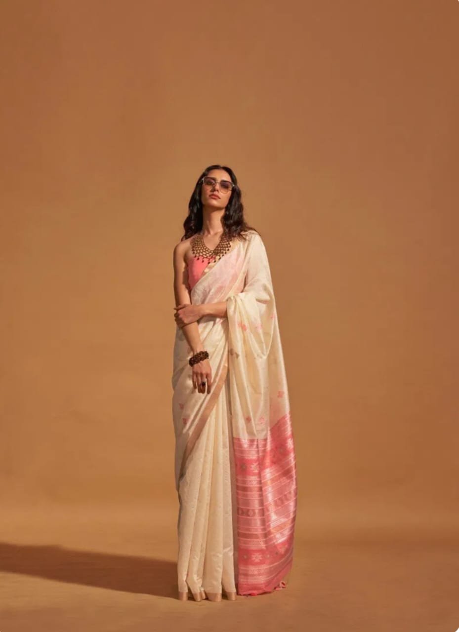 Traditional White Kanoi Silk Saree – Handwoven Premium Silk Elegance
