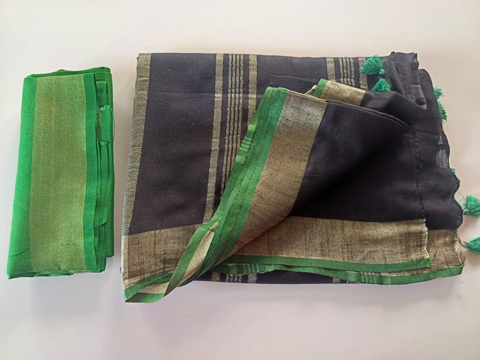 Pure Linen Saree – Soft, Stylish & Comfortable